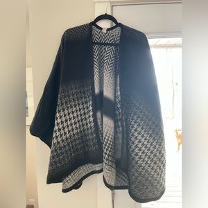 Women’s shawl